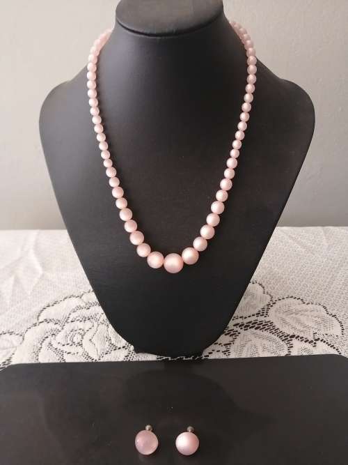 Vintage pearlized Pink necklace with matching earrings