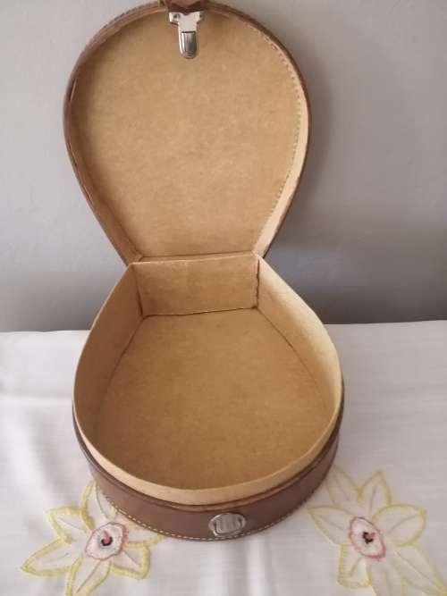 Vintage Leather Collar Box