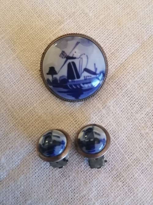 Delft Brooch with Matching Earrings
