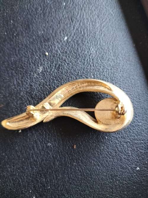 Vintage Pearl & Goldtone Brooch