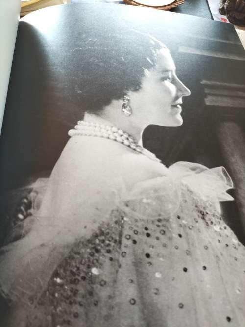 Cecil Beating Book The Royal Portraits Roy Strong