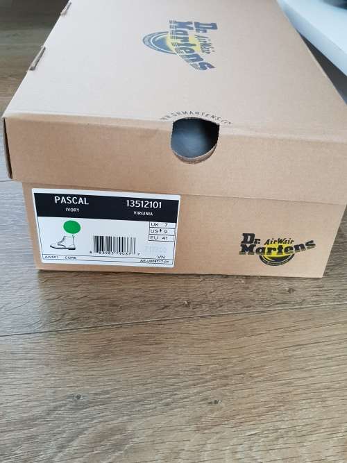 dr Martens 8 hole boots Pascal Ivory size 7 (unworn)