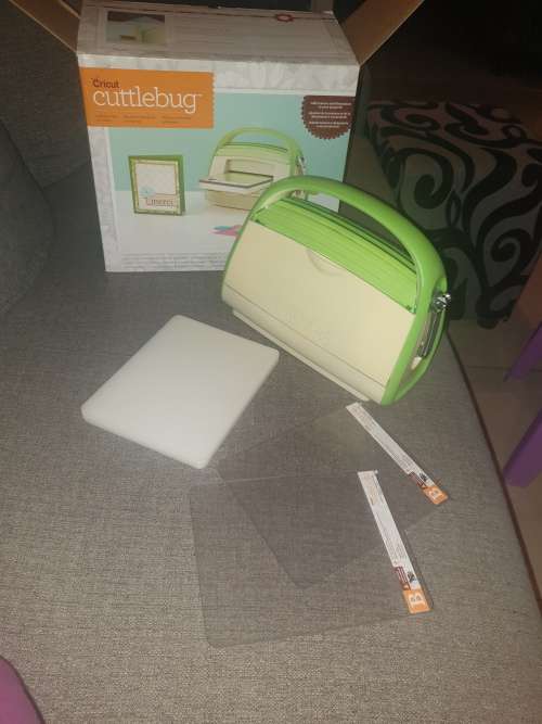 Cuttlebug embosser & die cutter (including 5 embossing folders, plus plates)