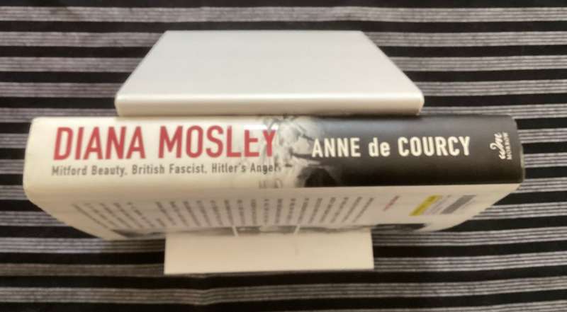 Diana Mosley by Anne de Courcy. Hardback, Illustrated, V good Condition.
