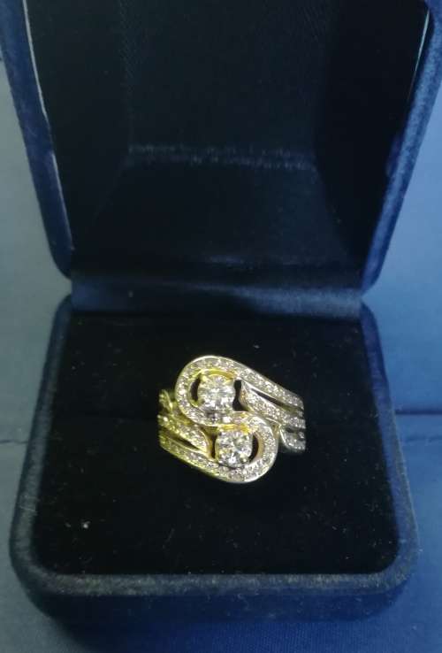Diamond ring 9ct yellow gold