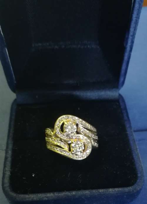 Diamond ring 9ct yellow gold