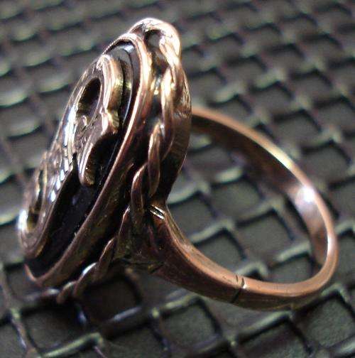 Beautiful 9ct gold antique ring