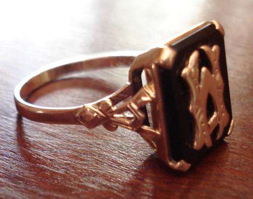 Antique ladies 9ct gold ring