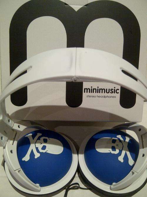 MiniMusic Skull Headphones! Funky & Trendy!