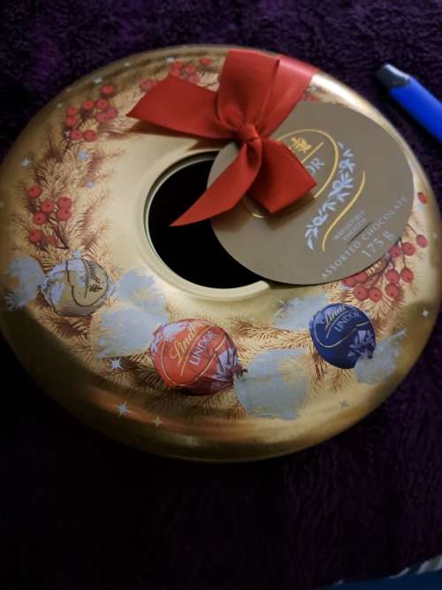 COLLECTORS TINS VINTAGE LINDOR Assorted Wreath Tin 175g collectors Tin