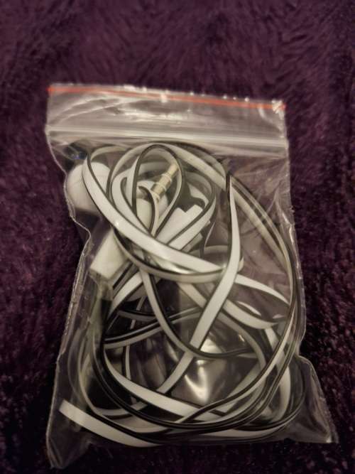 Cell Phones Accessories Earphones black and white