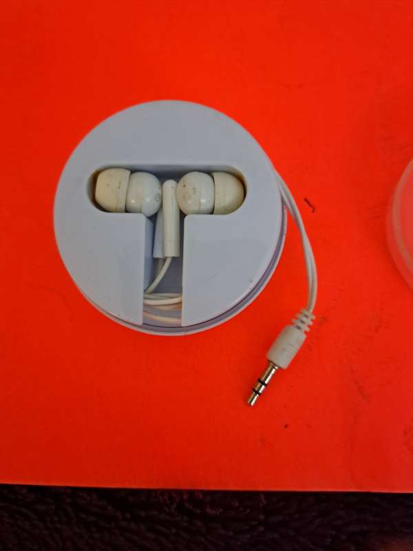 Head phones cellphones LG stand for phones