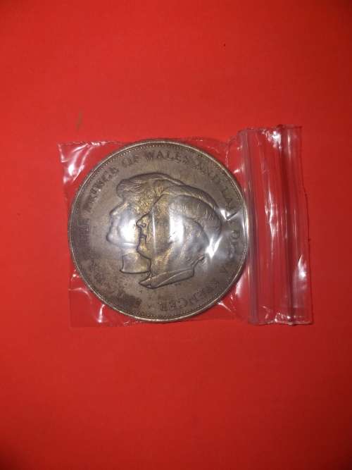 VINTAGE COLLECTIONS COINS 1981 Prince of Wales and Lady Dianna COINS money