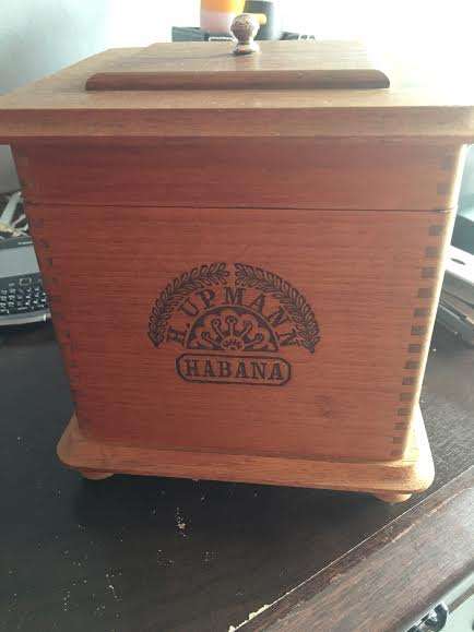 H. UPMANN WOOD  CIGAR BOX (vintage )