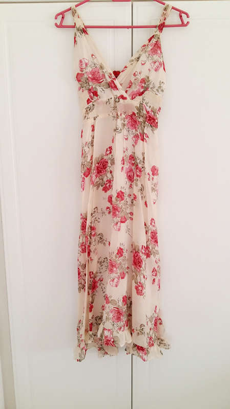 Simple and Stunning Floral Print Dress - Size L