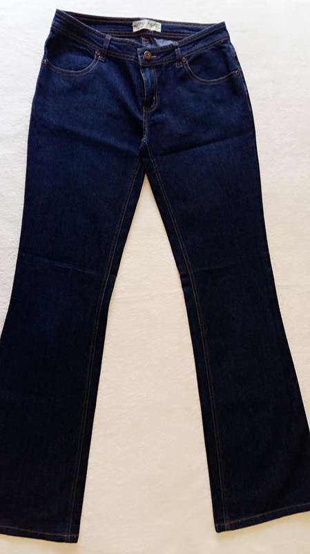 Excellent Condition Dark Blue RT Bootleg Jeans -Size 8 / 32