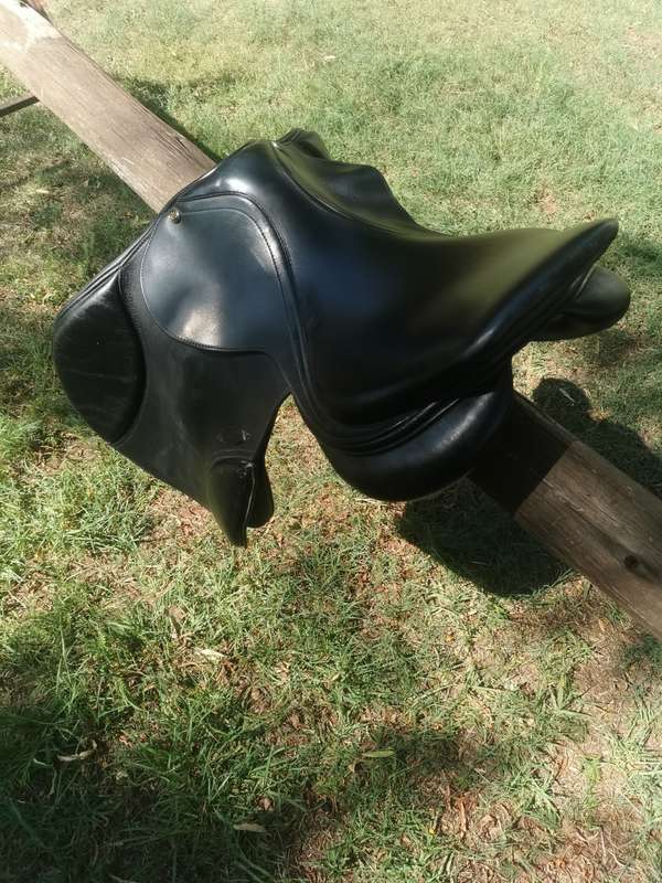 Second-hand Saint Lourdes Showjumping Saddle - 17.5` Black (Unfitted)