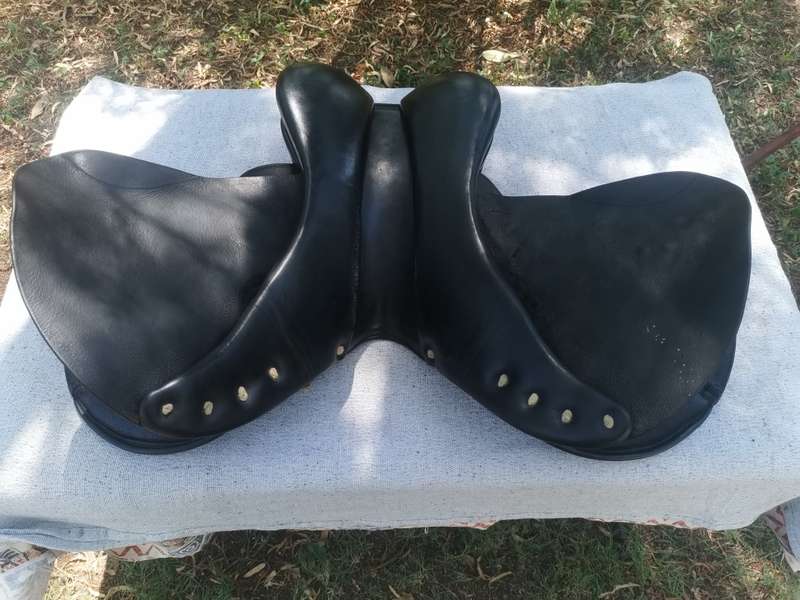 Second-hand Saint Lourdes Showjumping Saddle - 17.5` Black (Unfitted)