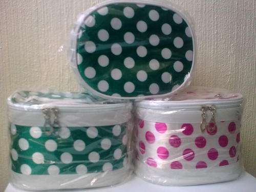 THE LADIES DEAL****3 PIECE POLKA DOT TEAL COSMETIC BAG SET*****SMASHING AUCTION!!!