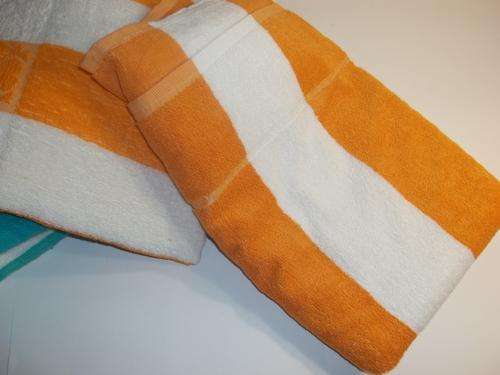 SMASHING AUCTION!!!!****STRIPED GOLDEN ORANGE BATH SHEET****(90cm * 150cm)
