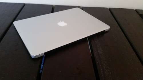 Apple Macbook Air A1369 - 13.3"  - Core 2 Duo - 128 SSD - 2GB RAM  - 1.86 GHz - NVIDIA GEFORCE 320M