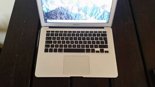 Apple Macbook Air A1369 - 13.3"  - Core 2 Duo - 128 SSD - 2GB RAM  - 1.86 GHz - NVIDIA GEFORCE 320M