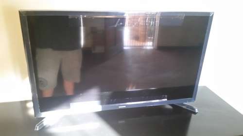 Samsung 32" HD Flat TV J4003 Series 4 - LED - 2 × HDMI - 1 × USB - Brand New with plastic