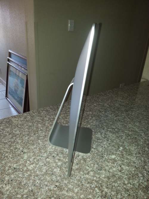 Apple iMac Late 2013 - i5-4570R - 21.5" 1920X1080 FULL HD - 1 TB  HDD  - 8GB  RAM - 2 Thunderbolt