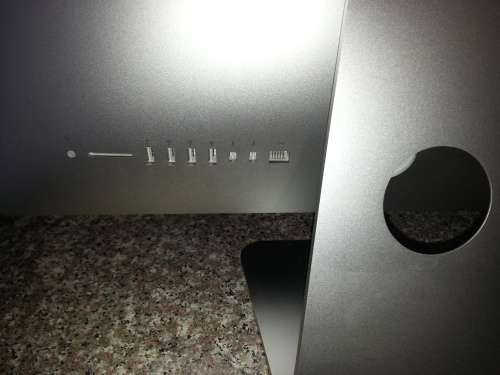 Apple iMac Late 2013 - i5-4570R - 21.5" 1920X1080 FULL HD - 1 TB  HDD  - 8GB  RAM - 2 Thunderbolt