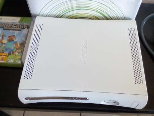 XBOX 360  CONSOLE - 20GB HDD - 1 × XBOX 360 CONTROLLERS - POWER SUPPLY - EXCELLENT