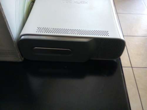 XBOX 360  CONSOLE - 20GB HDD - 1 × XBOX 360 CONTROLLERS - POWER SUPPLY - EXCELLENT