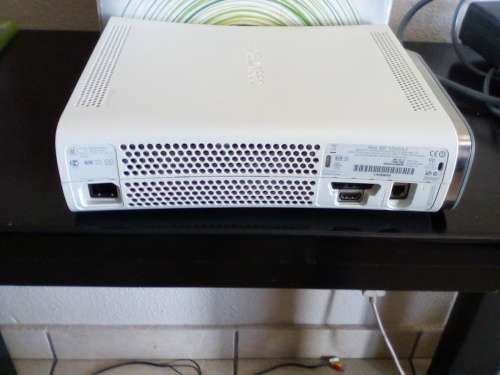 XBOX 360  CONSOLE - 20GB HDD - 1 × XBOX 360 CONTROLLERS - POWER SUPPLY - EXCELLENT