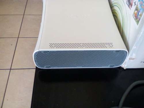 XBOX 360  CONSOLE - 20GB HDD - 1 × XBOX 360 CONTROLLERS - POWER SUPPLY - EXCELLENT