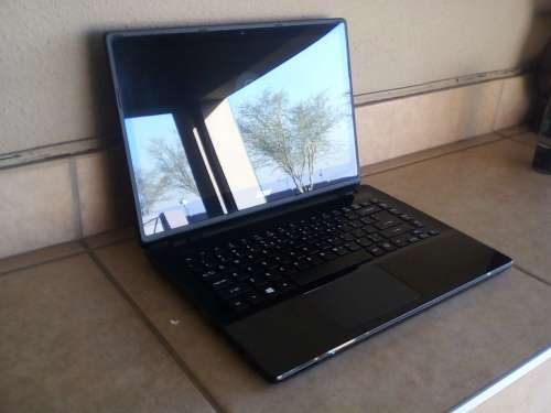 **Touch Screen** Acer Aspire E5-471P - 14" - Intel Core i3-4030U - 1TB HDD - 4GB RAM - HDMI - Win 10