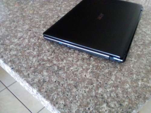 Acer Aspier 5750G - 15.6" - Intel Core i7-2630QM - 500GB HDD - 5GB RAM  - 2.6 GHz - HDMI