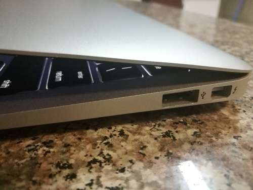 Apple Macbook Air A1370 - 11.6" - Intel Core i5-2467M - 128 SSD - 4GB RAM  - 2.3GHz - Backlit