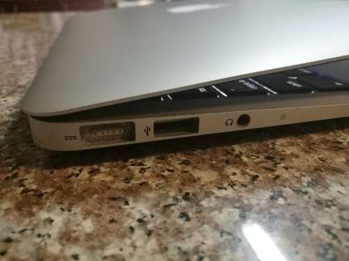 Apple Macbook Air A1370 - 11.6" - Intel Core i5-2467M - 128 SSD - 4GB RAM  - 2.3GHz - Backlit