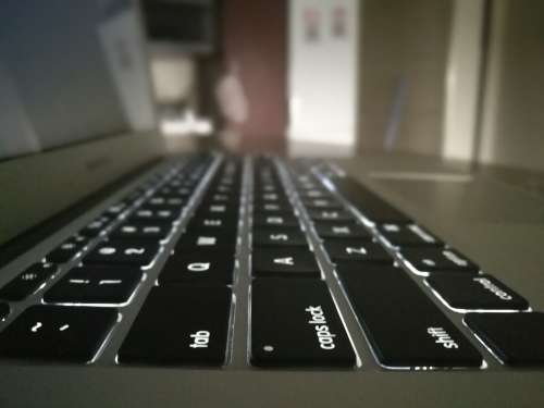 Apple Macbook Air A1370 - 11.6" - Intel Core i5-2467M - 128 SSD - 4GB RAM  - 2.3GHz - Backlit
