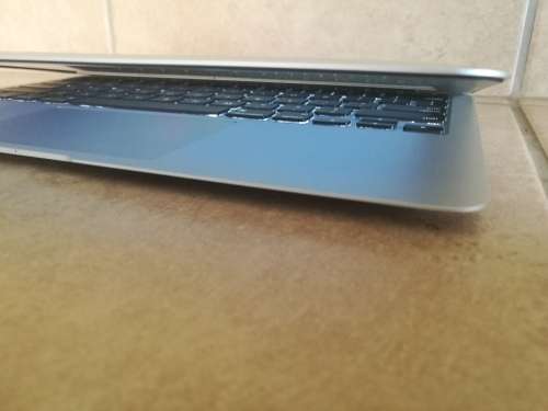 Apple Macbook Air A1370 - 11.6" - Intel Core i5-2467M - 128 SSD - 4GB RAM  - 2.3GHz - Backlit