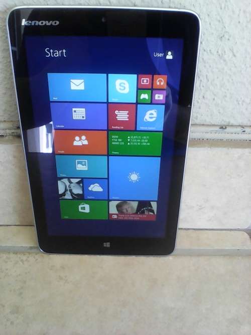 LENOVO MIIX 2 - 1.33 GHZ - 64 GB SAMSUNG SSD - 2GB RAM -WINDOWS 8.1