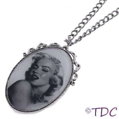 Marilyn Manroe Extra Length Necklace **Retro Chic**