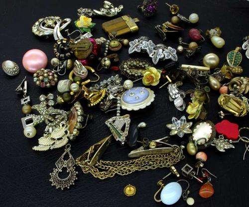 Mixed Lot of Bits of Vintage Jewellery -- Nice Stones -- Use for spares