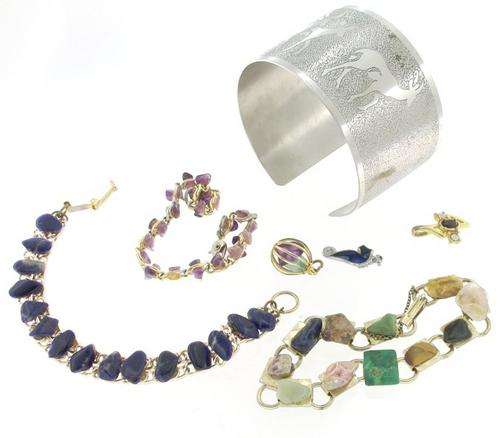 Lot Assorted Vintage Jewellery