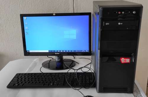 DESKTOP COMPUTER