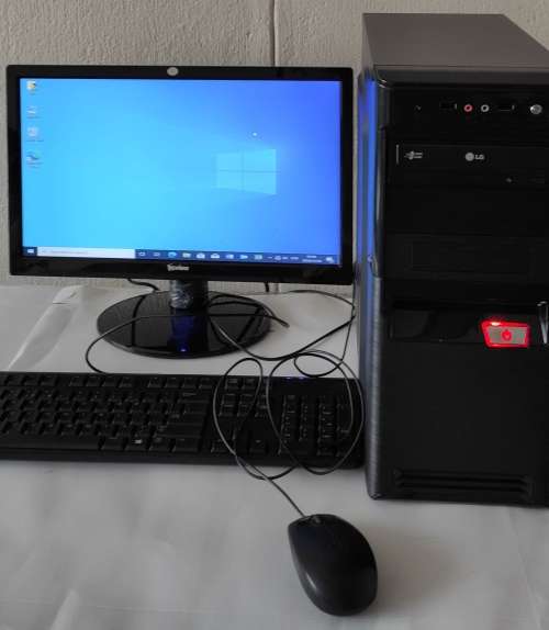 DESKTOP COMPUTER