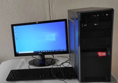 DESKTOP COMPUTER