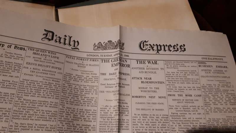 With the Flag to Pretoria Vol. 1&2 + Newspaper from 1900 (Daily Express April 24, 1900)