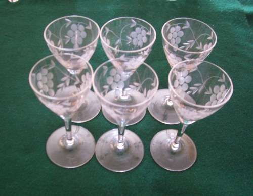 6 CRYSTAL SHERRY GLASSES ALL FOR ONE BID