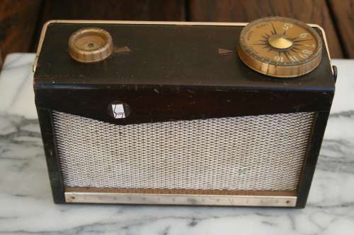 SONY TRANSISTOR RADIO MODEL TZ. WORKING NO RECEPTION IN NATAL. SIZE 240X155X85