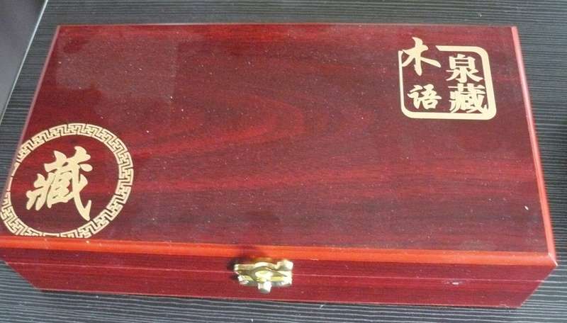 WOODEN BOX FOR 40 CAPTULES. SOME CAPTULES IN USED CONDITION OD 50MM IN NO COIN INCLUDED